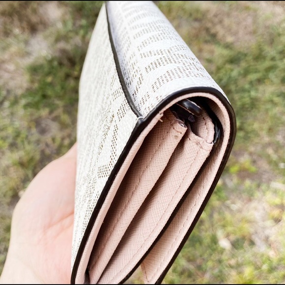 Gaby’sBags🥰💕-NWT Michael Kors Wallet - Picture 4 of 5